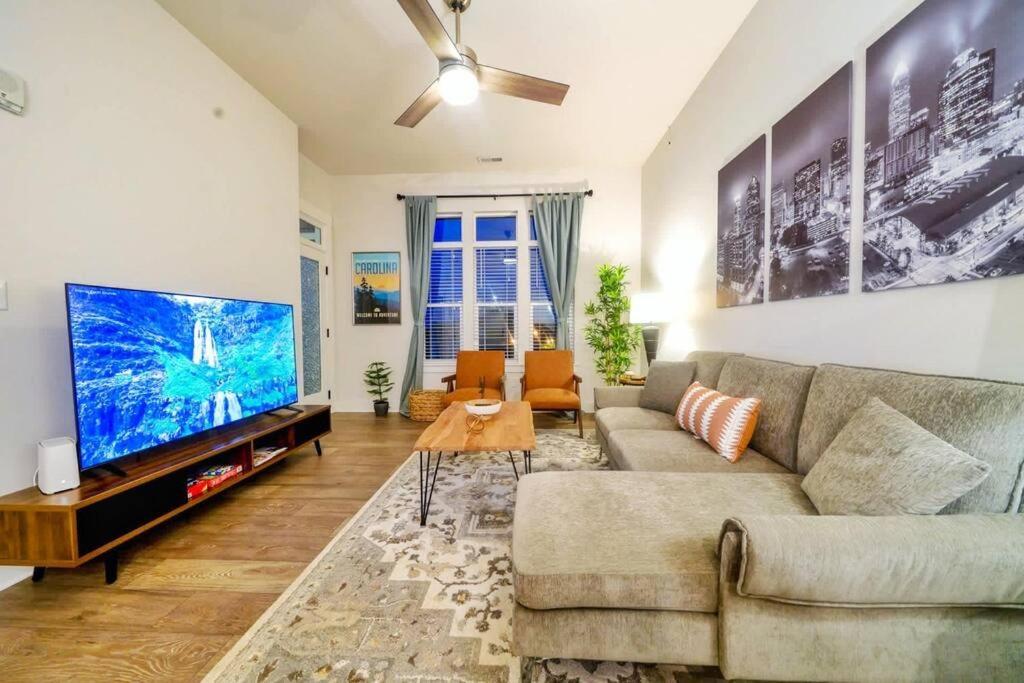 夏洛特New Stylish Getaway- 5 Mil To Uptown/3 Smart Tvs!公寓 外观 照片