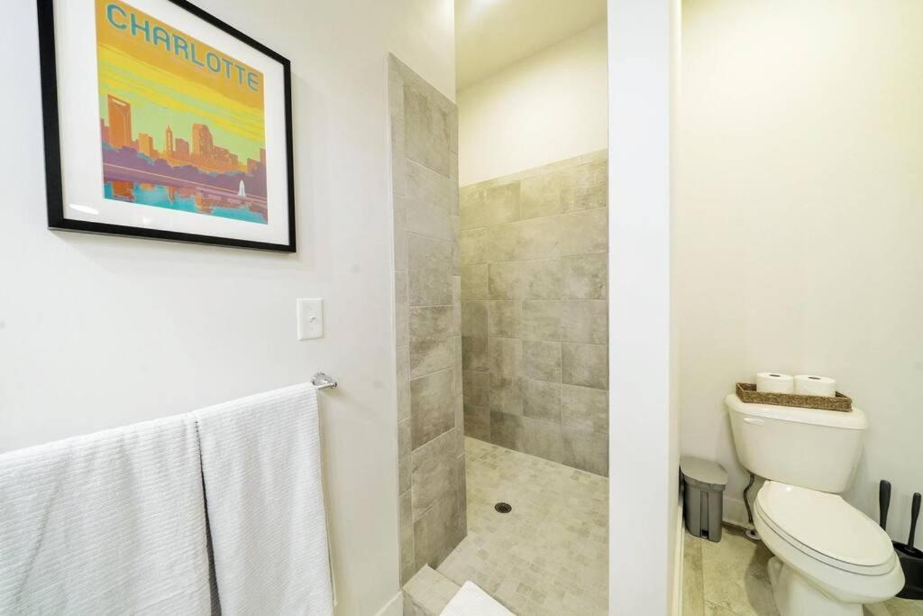 夏洛特New Stylish Getaway- 5 Mil To Uptown/3 Smart Tvs!公寓 外观 照片
